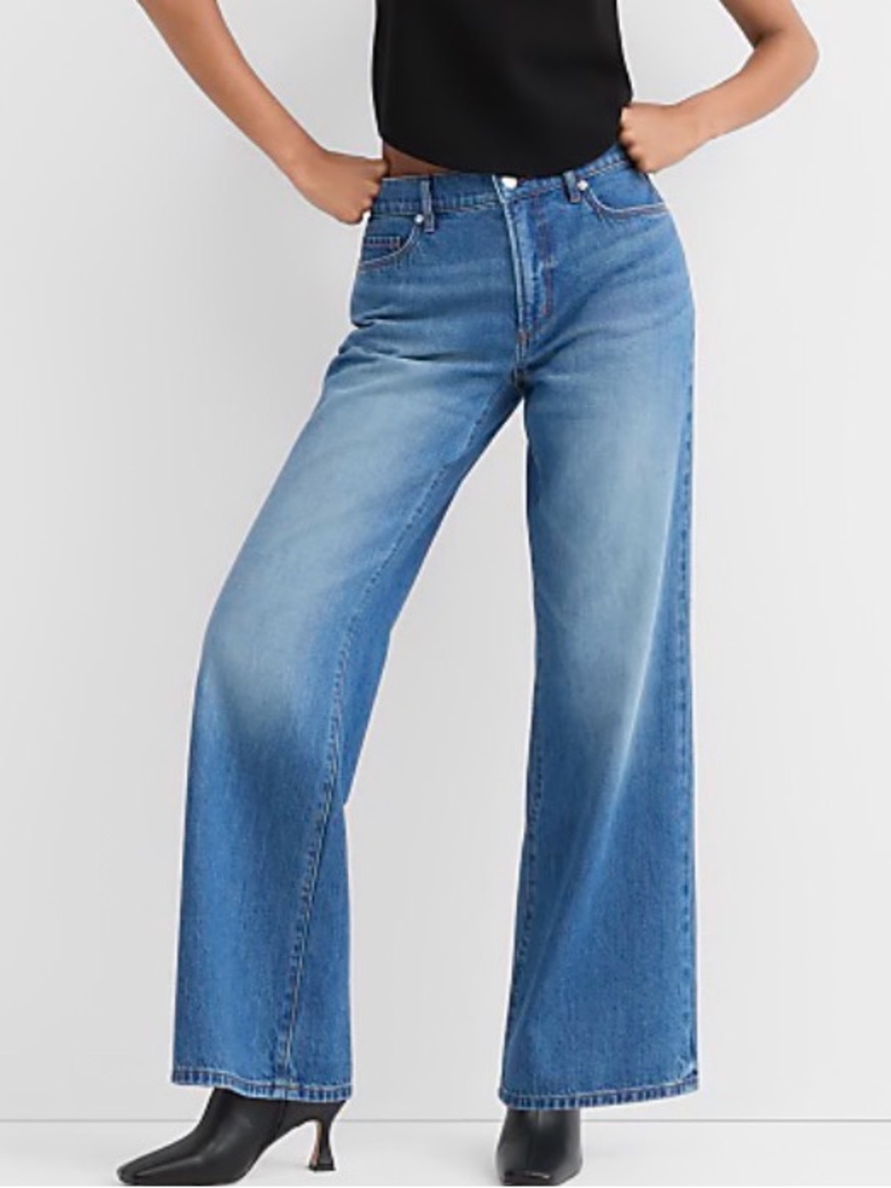 Rivete Wide Leg Blue Jeans - size 28